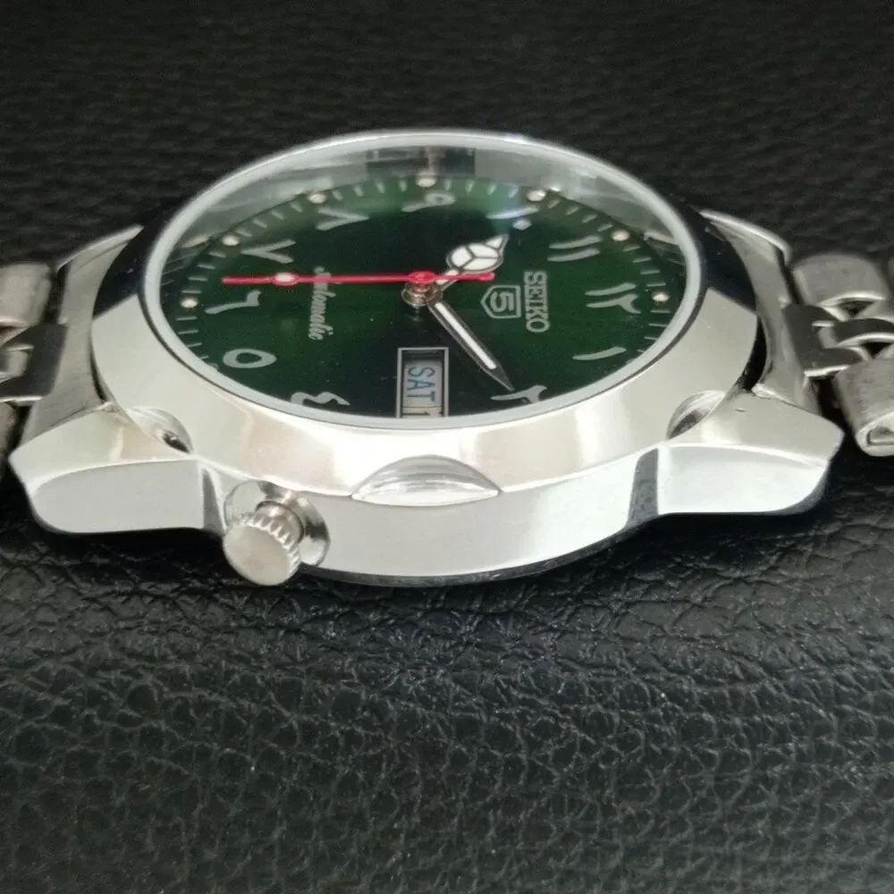 Vintage 1975 Seiko Automatic Mens Silver Watch W/daydate & White accents